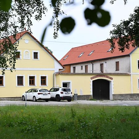 Penzion Mezi Radky Jindřichŭv Hradec Exterior photo