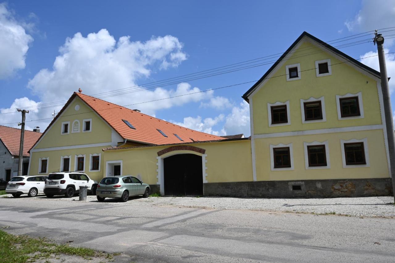 Penzion Mezi Radky Jindřichŭv Hradec Exterior photo